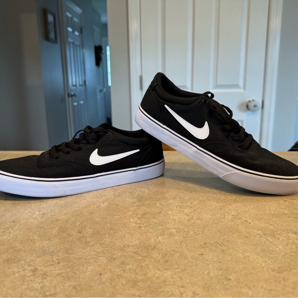 Nike SB Charge Canvas “Oreo” Men’s 10.5